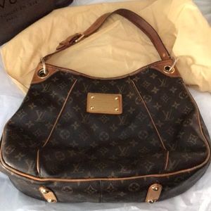 Louis Vuitton Galleria PM shoulder bag.